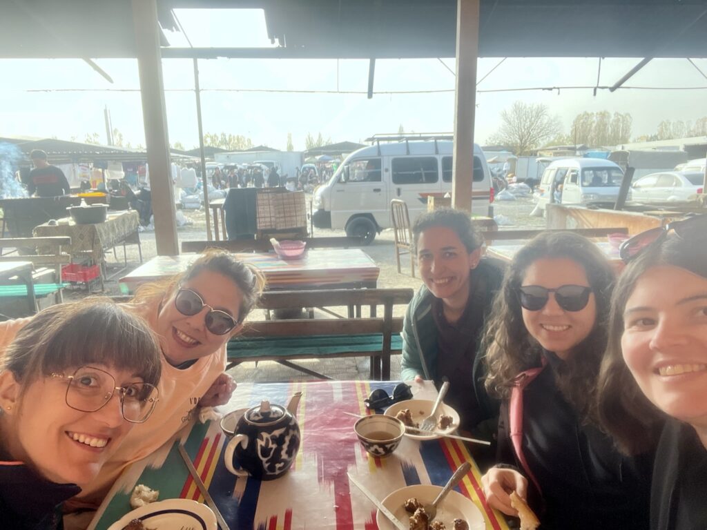 Locales de comida en el Dehqon bozori