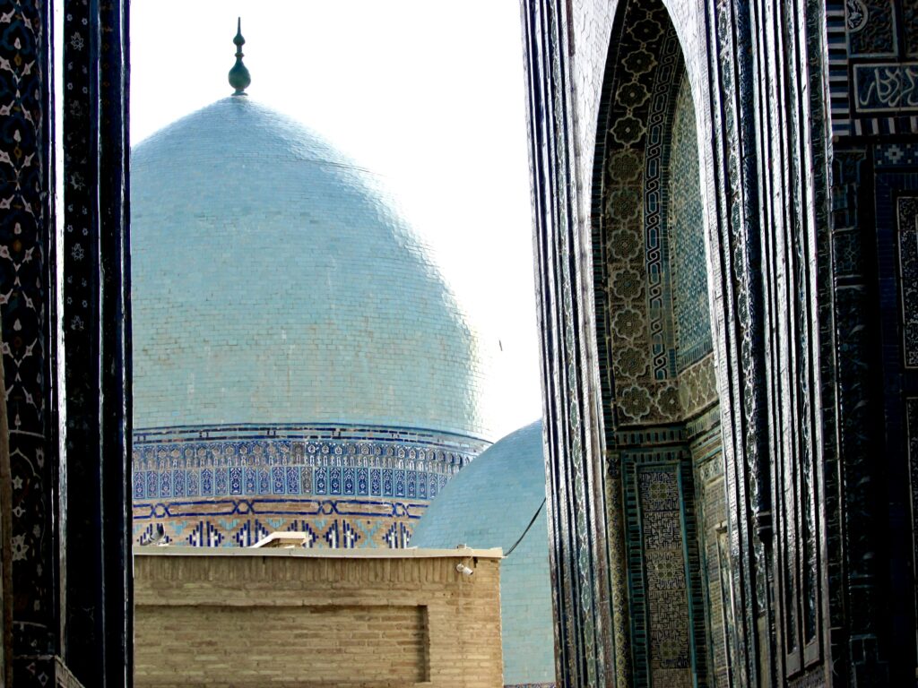 Avenida de los mausoleos en Samarcanda