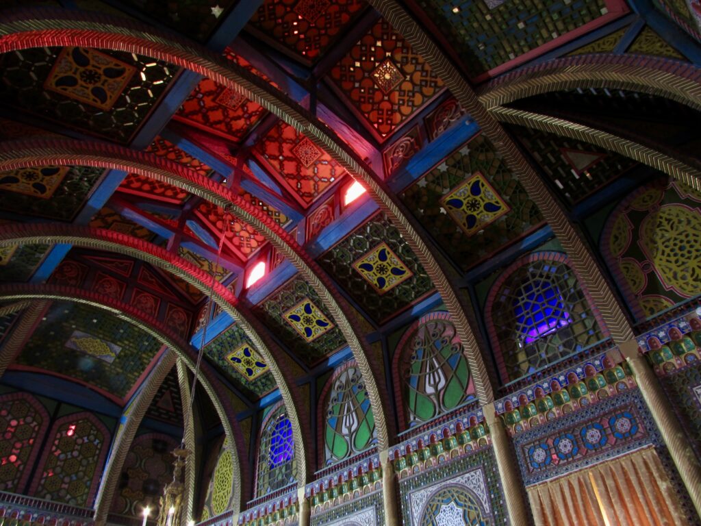 Interior del palacio del emir en el complejo Sitorai Mokhi-Khosa