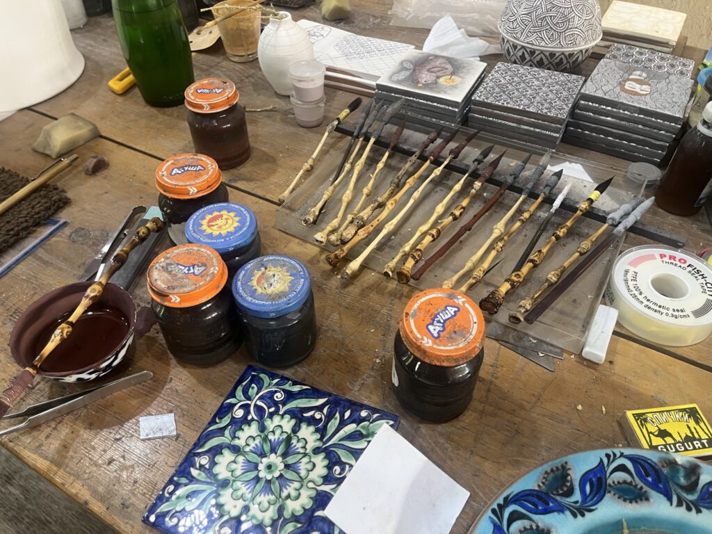 Pinceles y tintes para cerámica