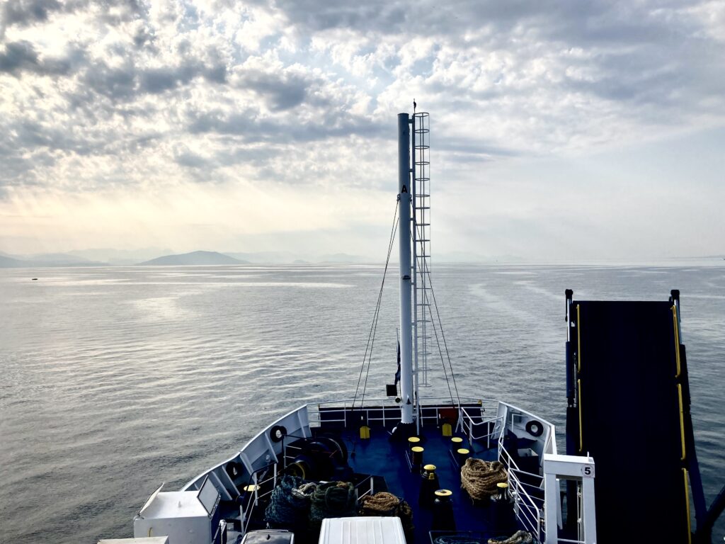 Ferry entre Corfú e Igoumenitsa