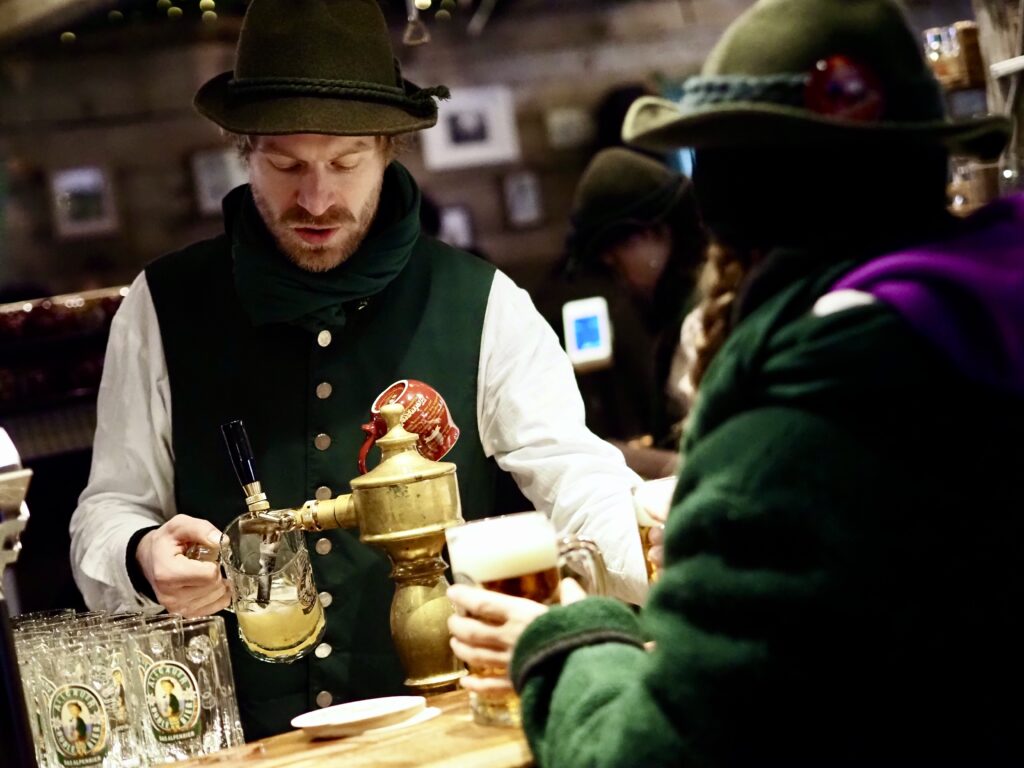 Grifos de cerveza en el mercadillo de Colonia
