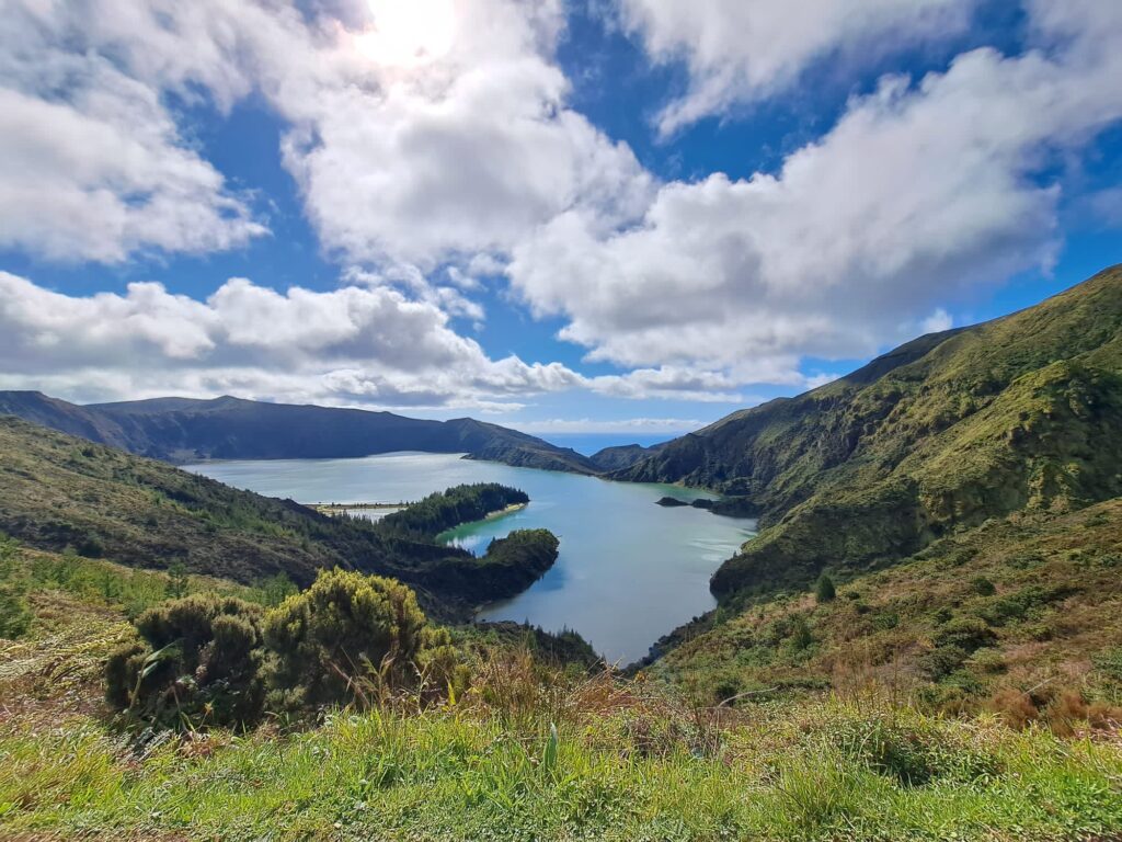 Lagoa do Fogo desde el mirador pico da Barrosa