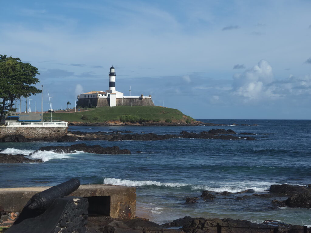 Fuerte de Santo Antonio y farol de Barra