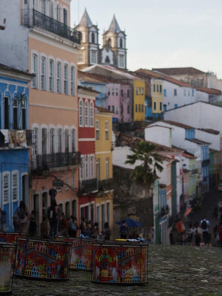 Tambores de batucada en el largo do Pelourinho