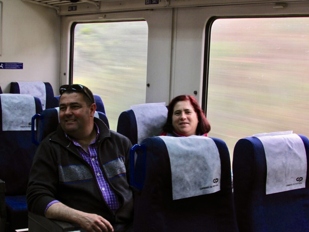 Papá y mamá en tren por las Arribes del Duero
