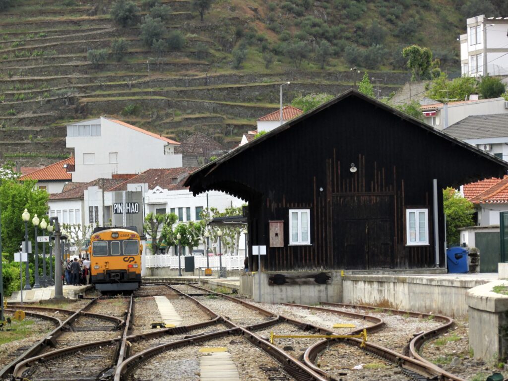 Tren turístico en las Arribes del Duero