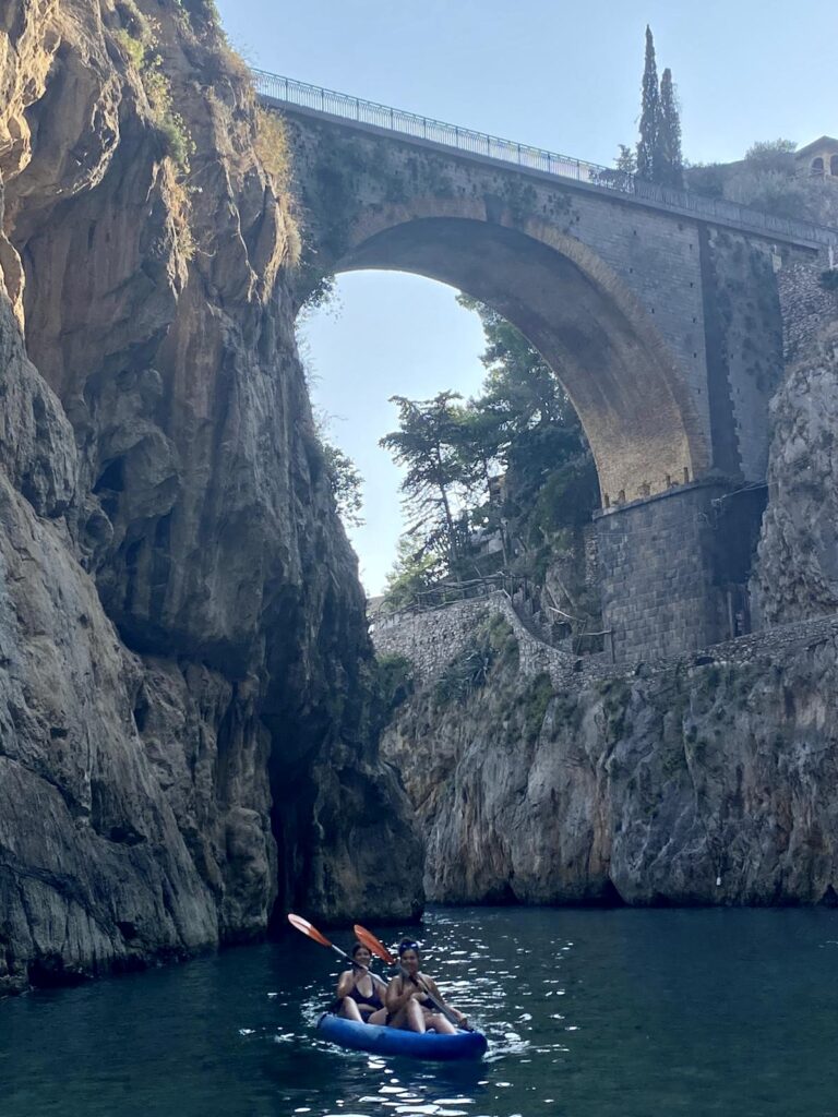 El Fiordo di Furore en kayak