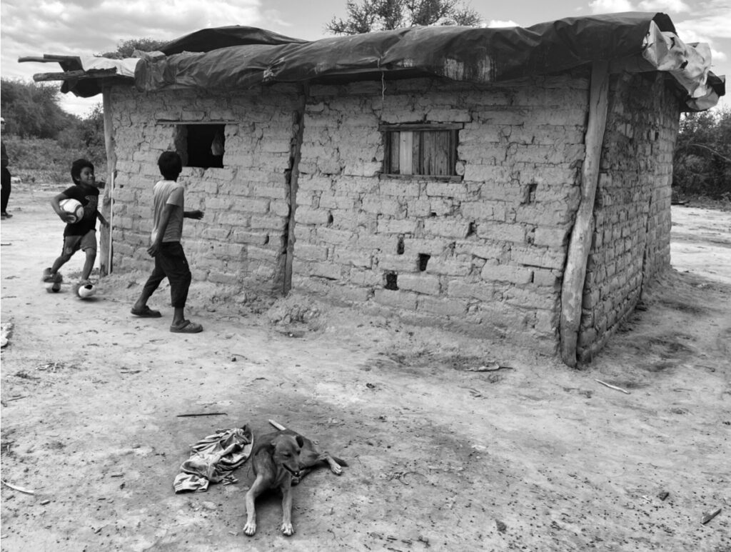Casas de adobe en el Chaco argentino