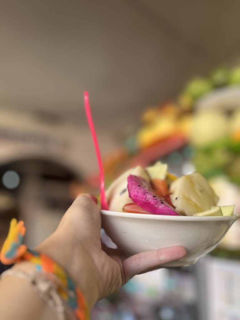 Ensalada de fruta en el mercado central de Sucre