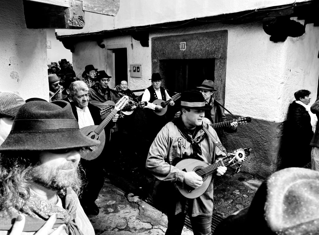 Rondas en las calles de Villanueva De la Vera