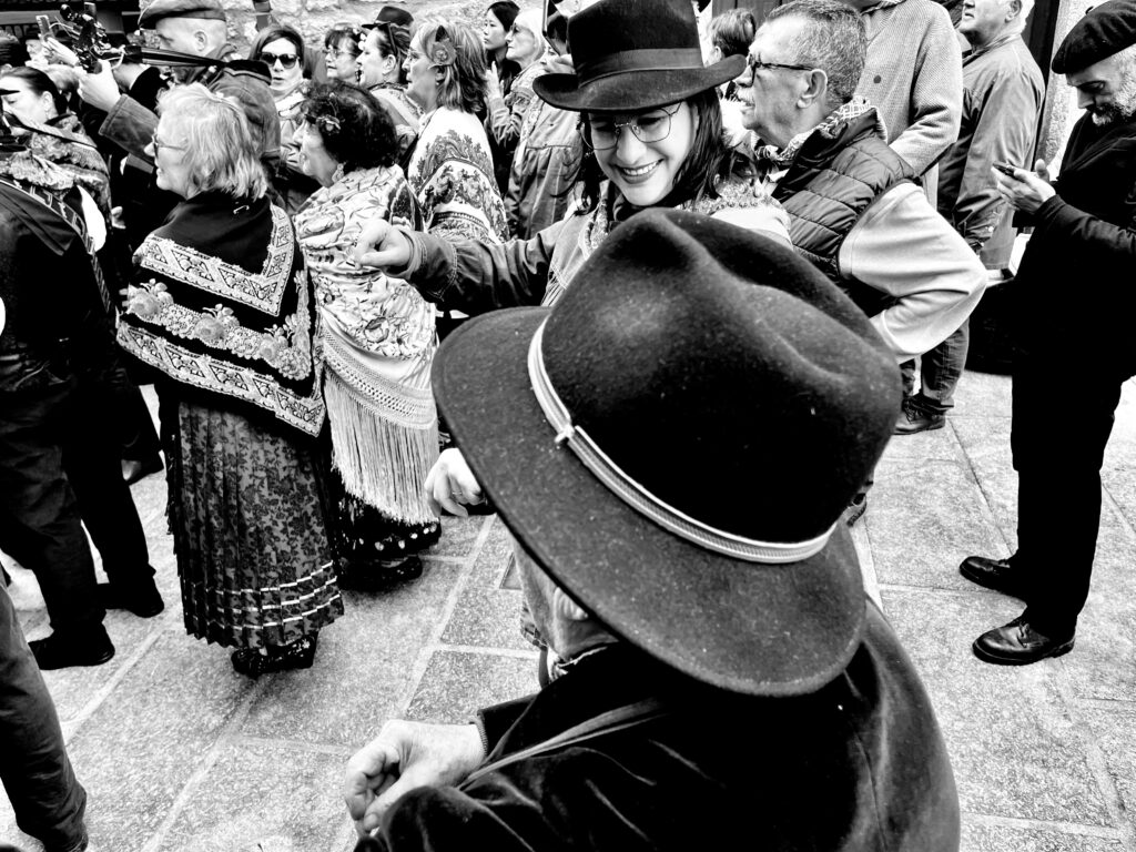 Y jotas, muchas jotas