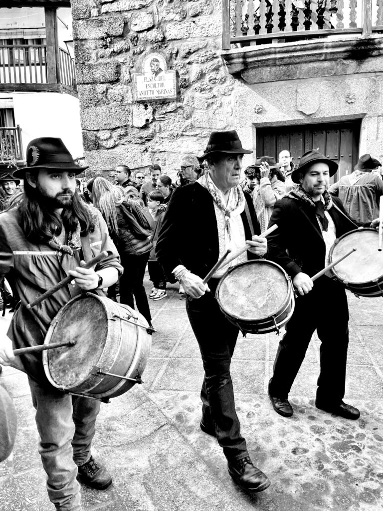 Peropaleros con sus tambores