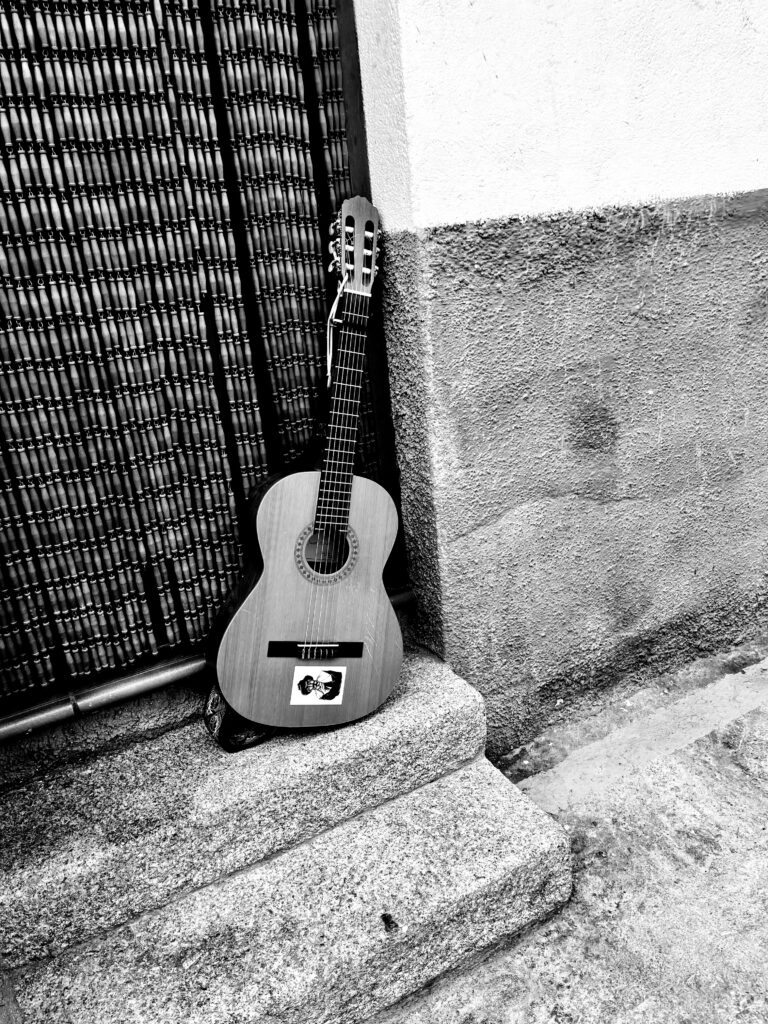 Fin del Peropalo 2026. Las guitarras esperan hasta la próxima ronda.