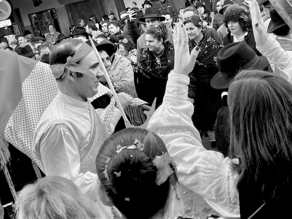 Capitanes y alabarderos