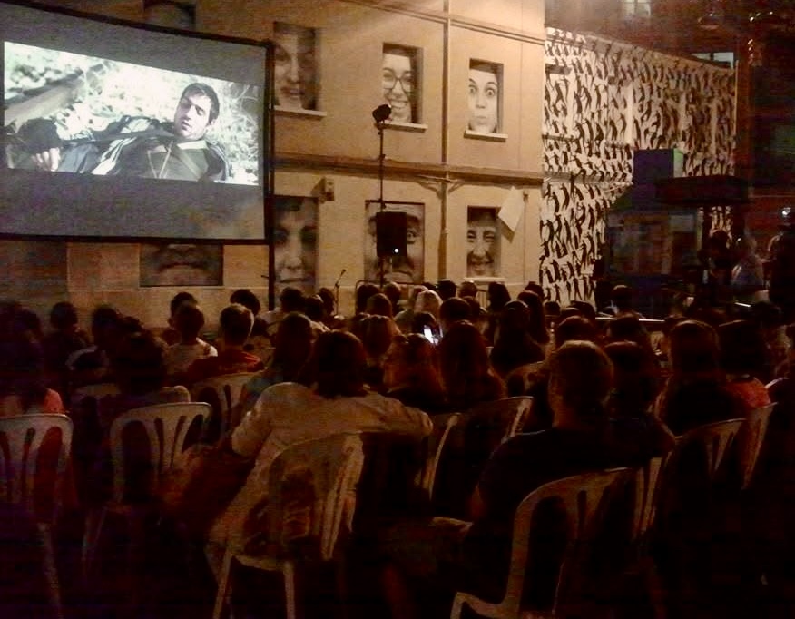 Cine al aire libre en la Plaza del Oeste