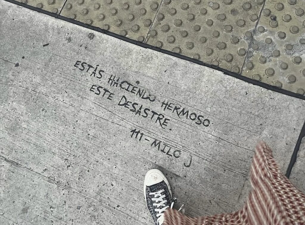 Los versos vuelan, las calles bailan