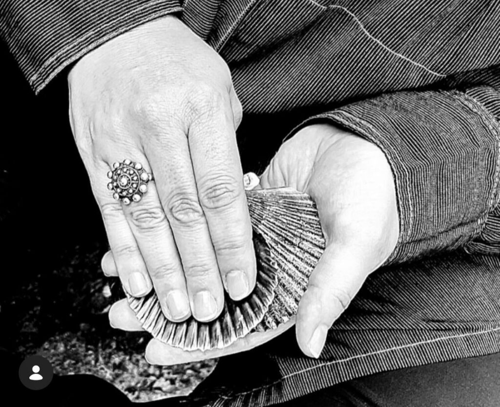 Manos y anillo
