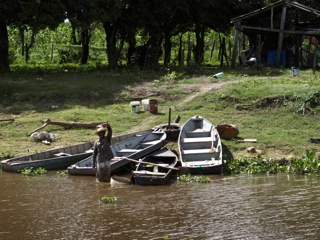 Pescador en el Río Paraguay en Corumbá