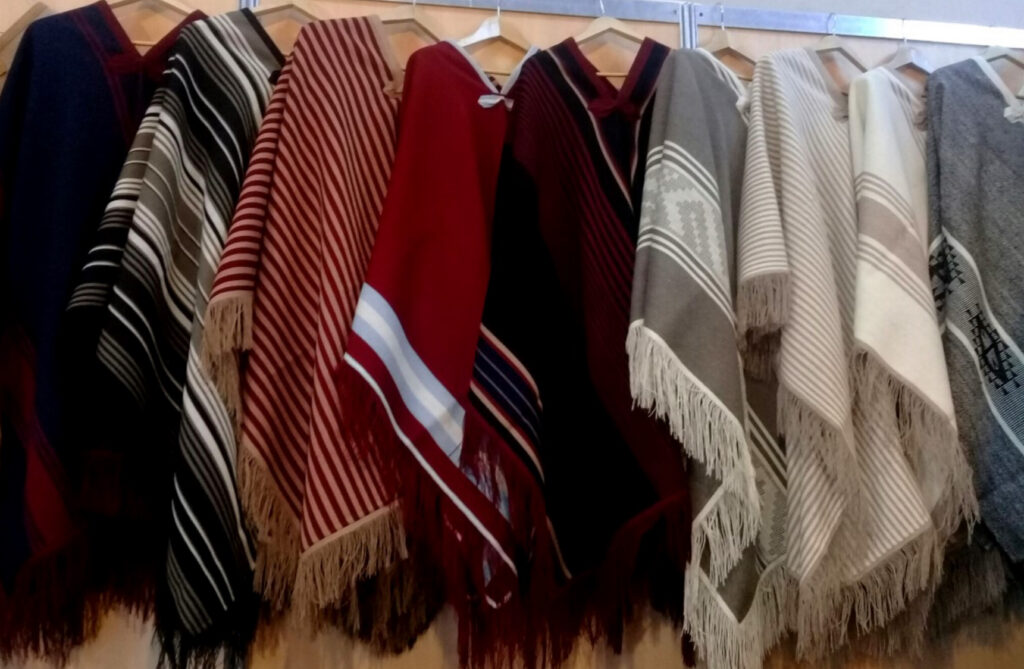 Ponchos de las hermanas Canavides