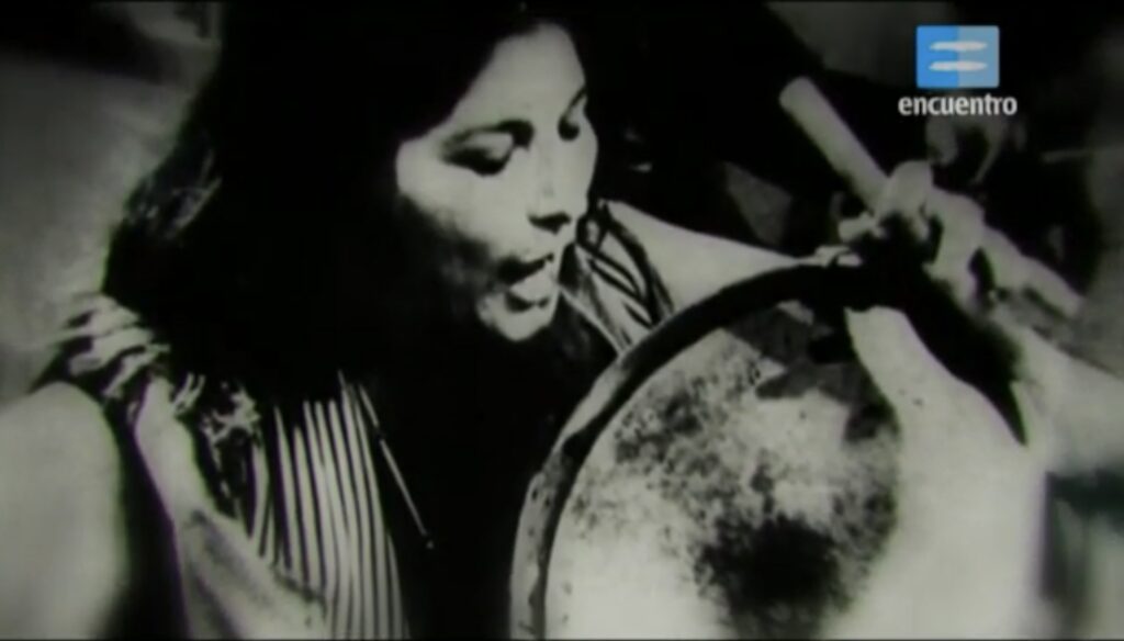Mercedes Sosa y su caja