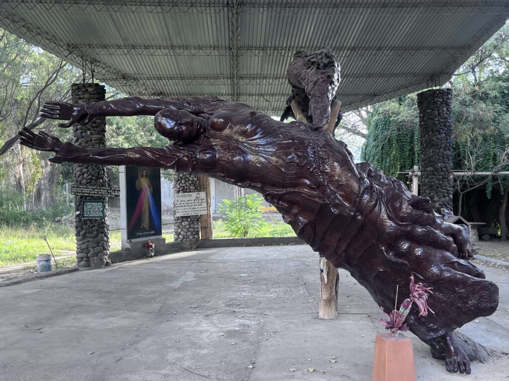 La virgen tallada