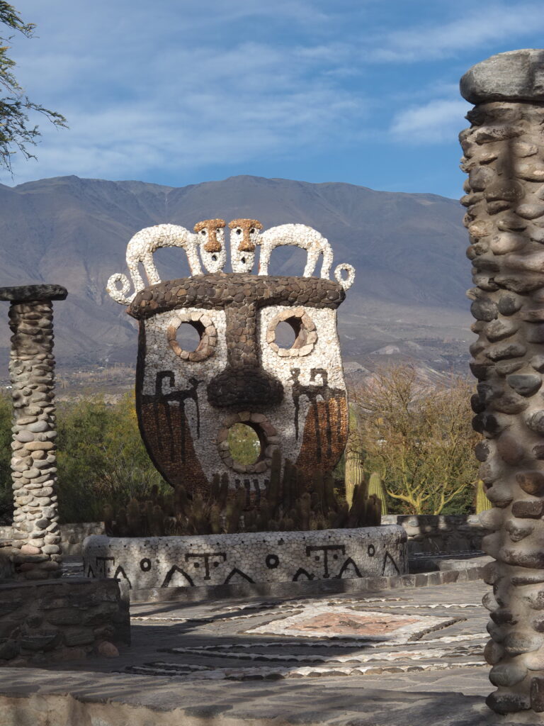 Máscara de la Pachamama en el museo de Héctor Cruz